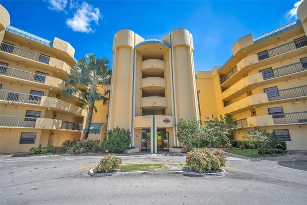 $2,200 | 6575 West Oakland Park Boulevard, Unit 218, Lauderhill, FL 33313