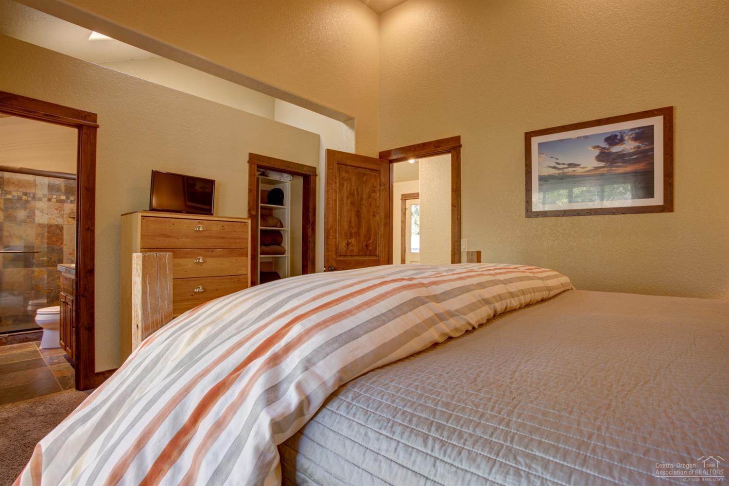 18199 Oregon Loop Sunriver, OR 97707 - Photo 16 of 25 Gallery Image 16