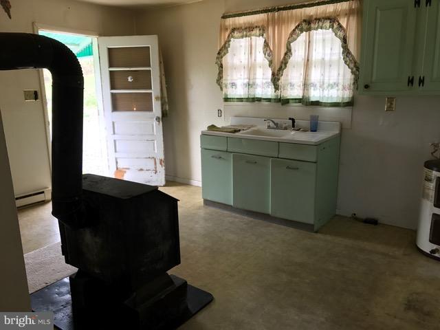 112 South Timber Ridge Road Cross Junction, VA 22625 - Photo 17 of 29 Kitchen