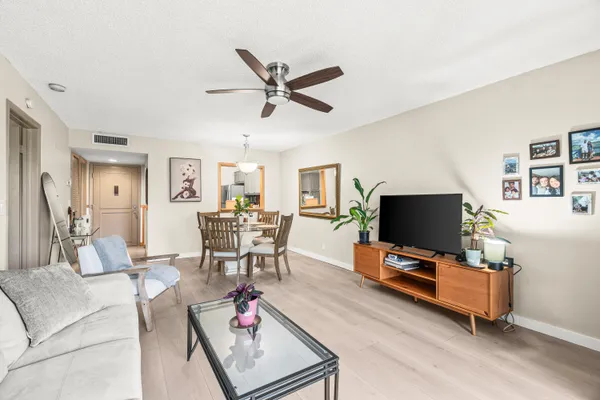 $164,000 | 5370 Las Verdes Circle, Unit 209, Delray Beach, FL 33484