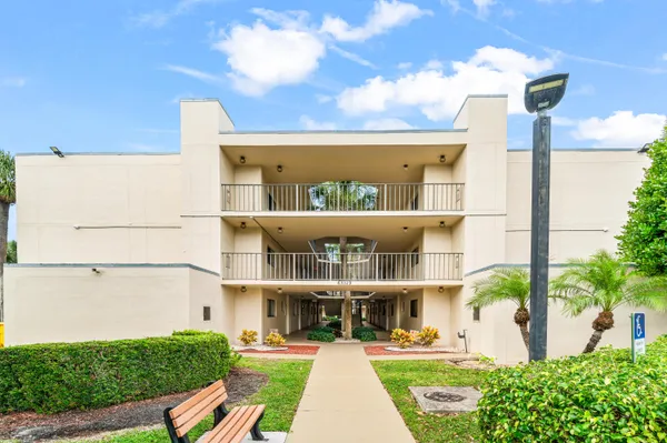 $164,000 | 5370 Las Verdes Circle, Unit 209, Delray Beach, FL 33484