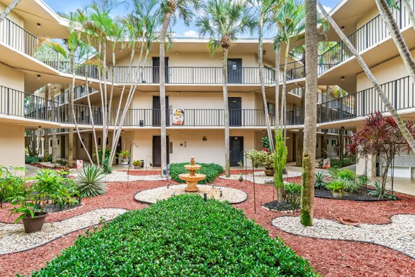 $164,000 | 5370 Las Verdes Circle, Unit 209, Delray Beach, FL 33484