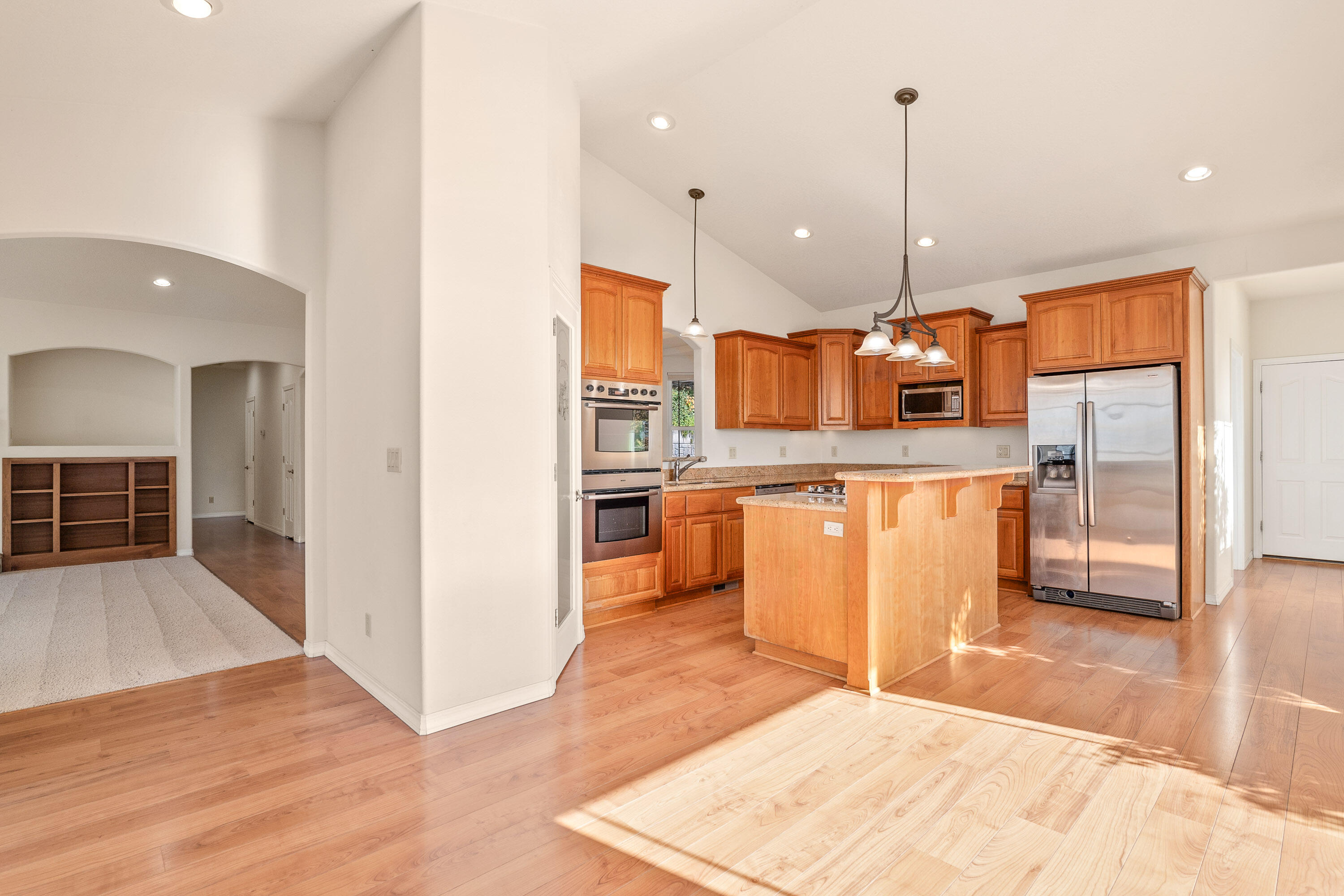 142 Northwest Native Run Loop Grants Pass, OR 97526 - Photo 14 of 48 Kitchen