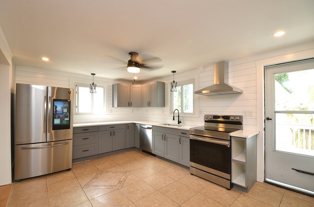 163 Rumney Road Revere, MA 02151 - Photo 6 of 27 Gallery Image 6