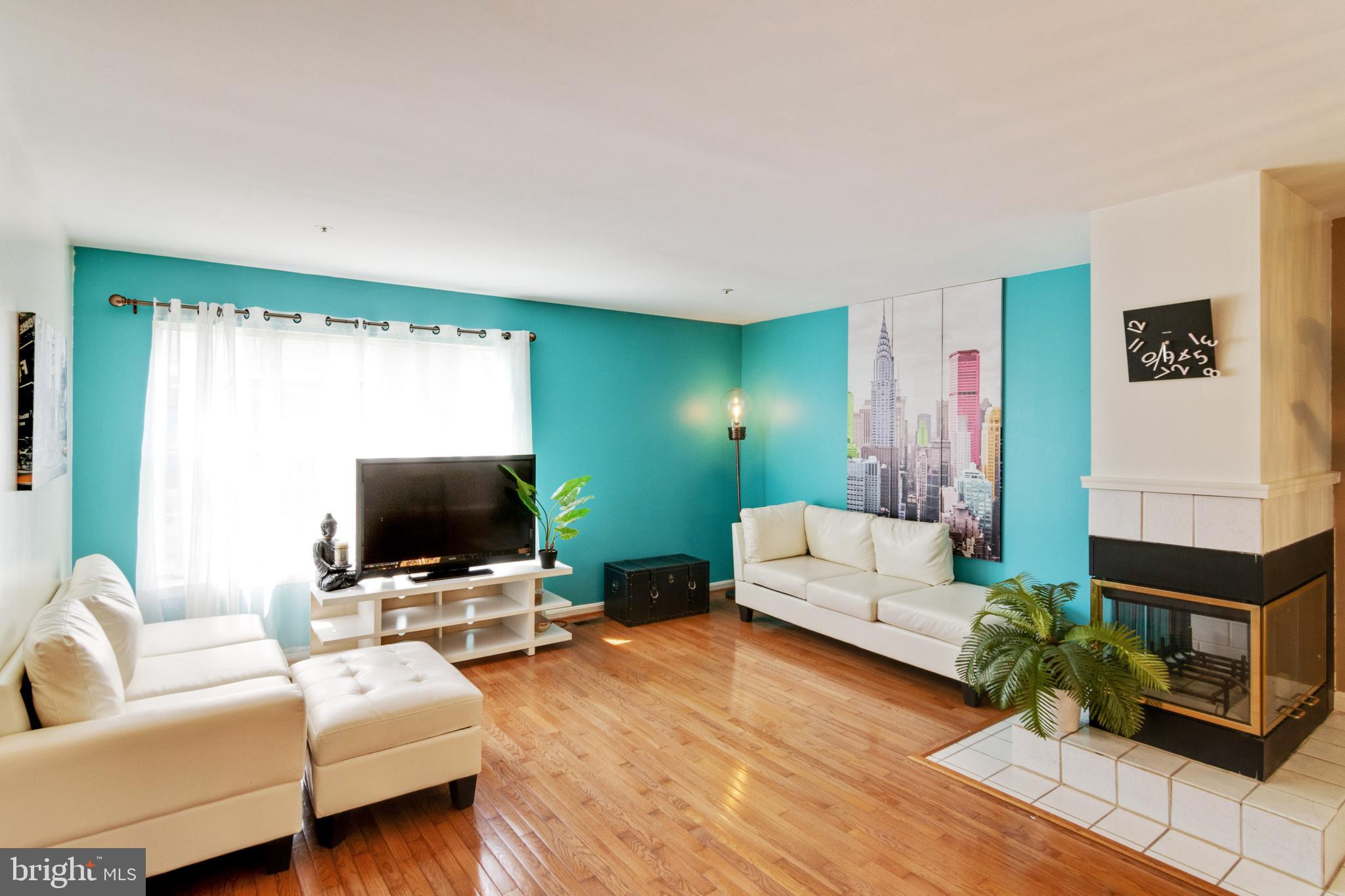 9208 Vanfleet Court Laurel, MD 20708 - Photo 12 of 43 Living Room