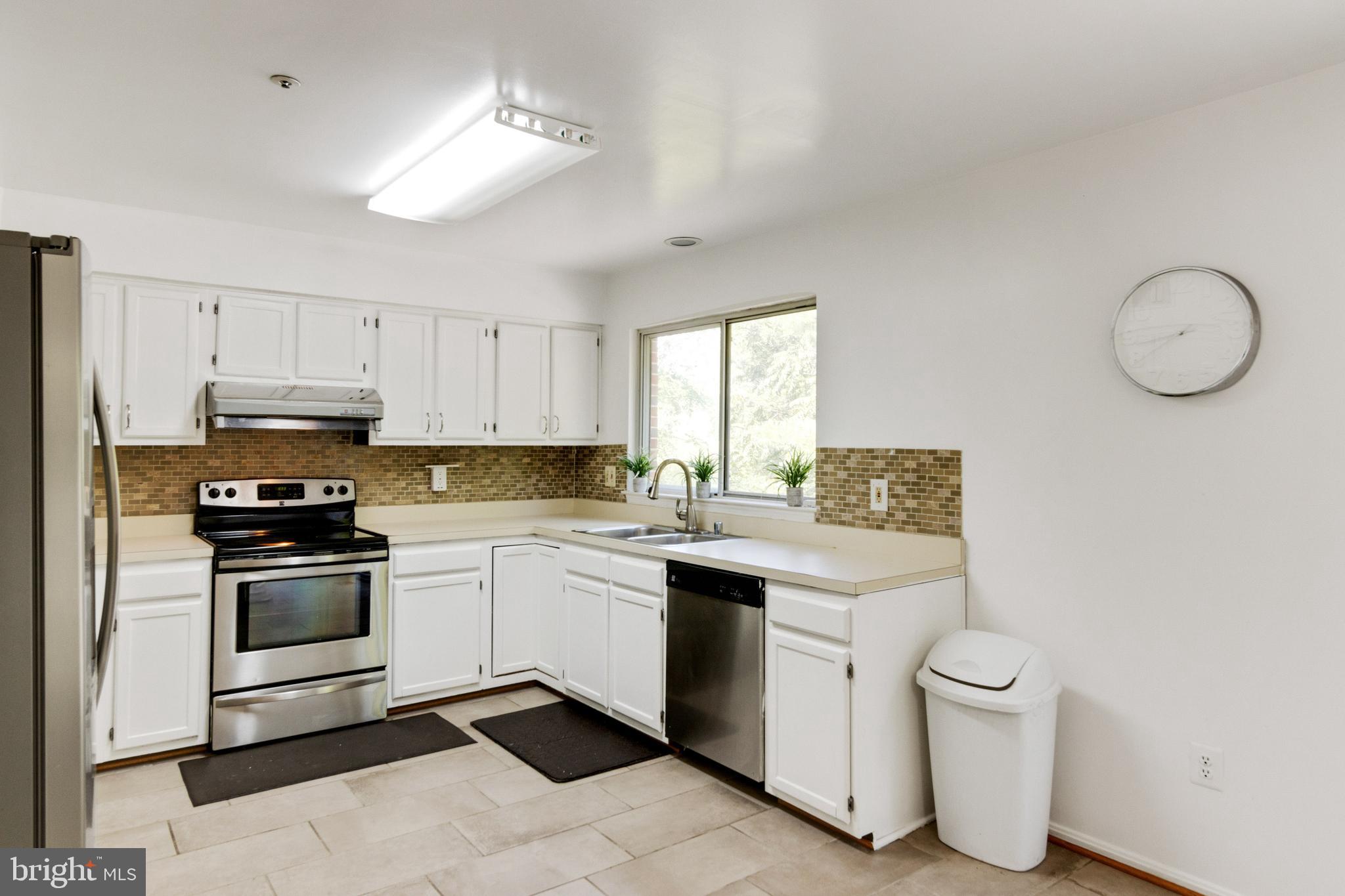 9208 Vanfleet Court Laurel, MD 20708 - Photo 18 of 43 Kitchen