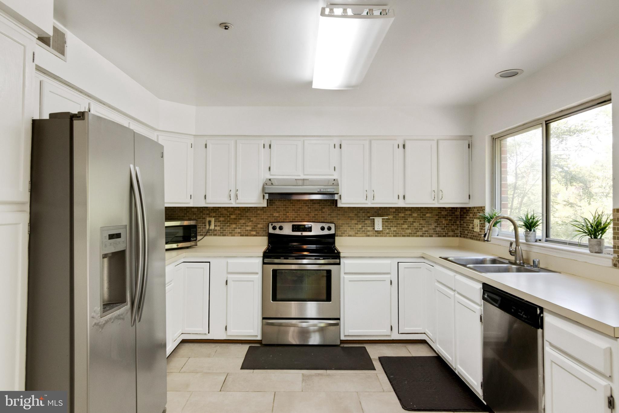 9208 Vanfleet Court Laurel, MD 20708 - Photo 19 of 43 Kitchen