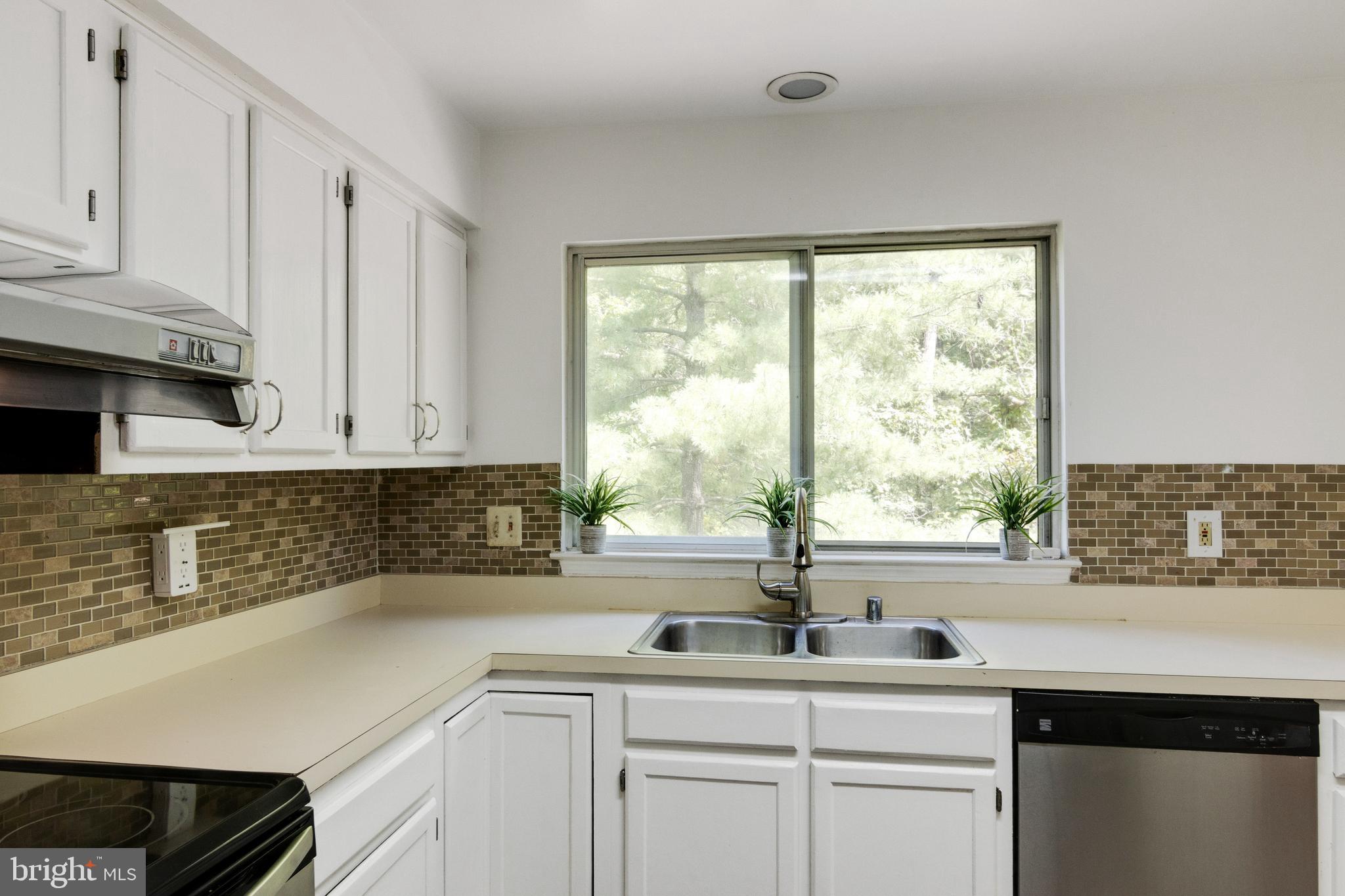 9208 Vanfleet Court Laurel, MD 20708 - Photo 20 of 43 Kitchen