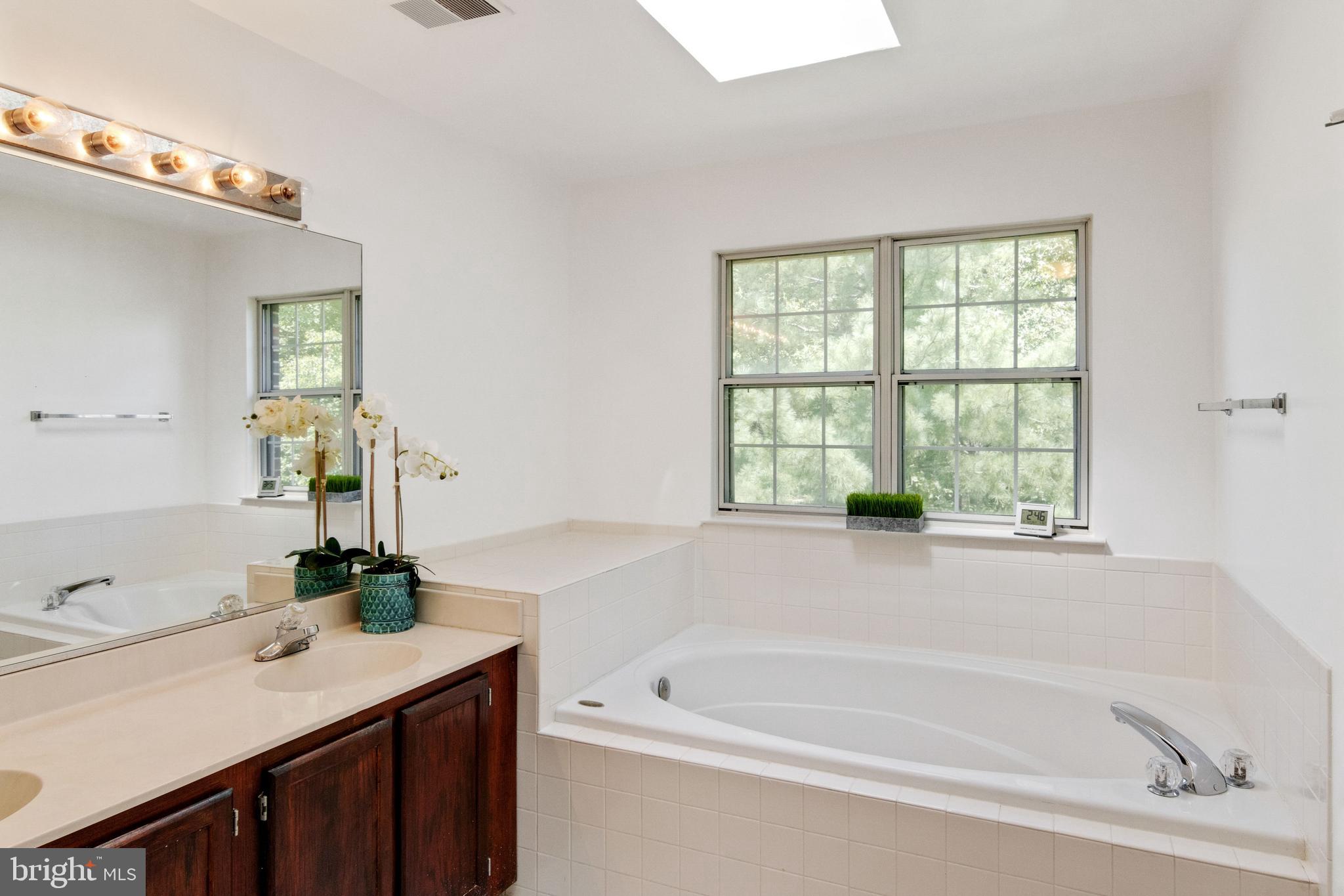 9208 Vanfleet Court Laurel, MD 20708 - Photo 32 of 43 Owners Suite