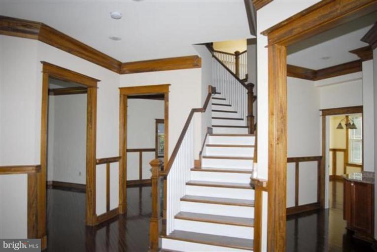 7200 Churchill Road McLean, VA 22101 - Photo 2 of 12 Entrance / Foyer