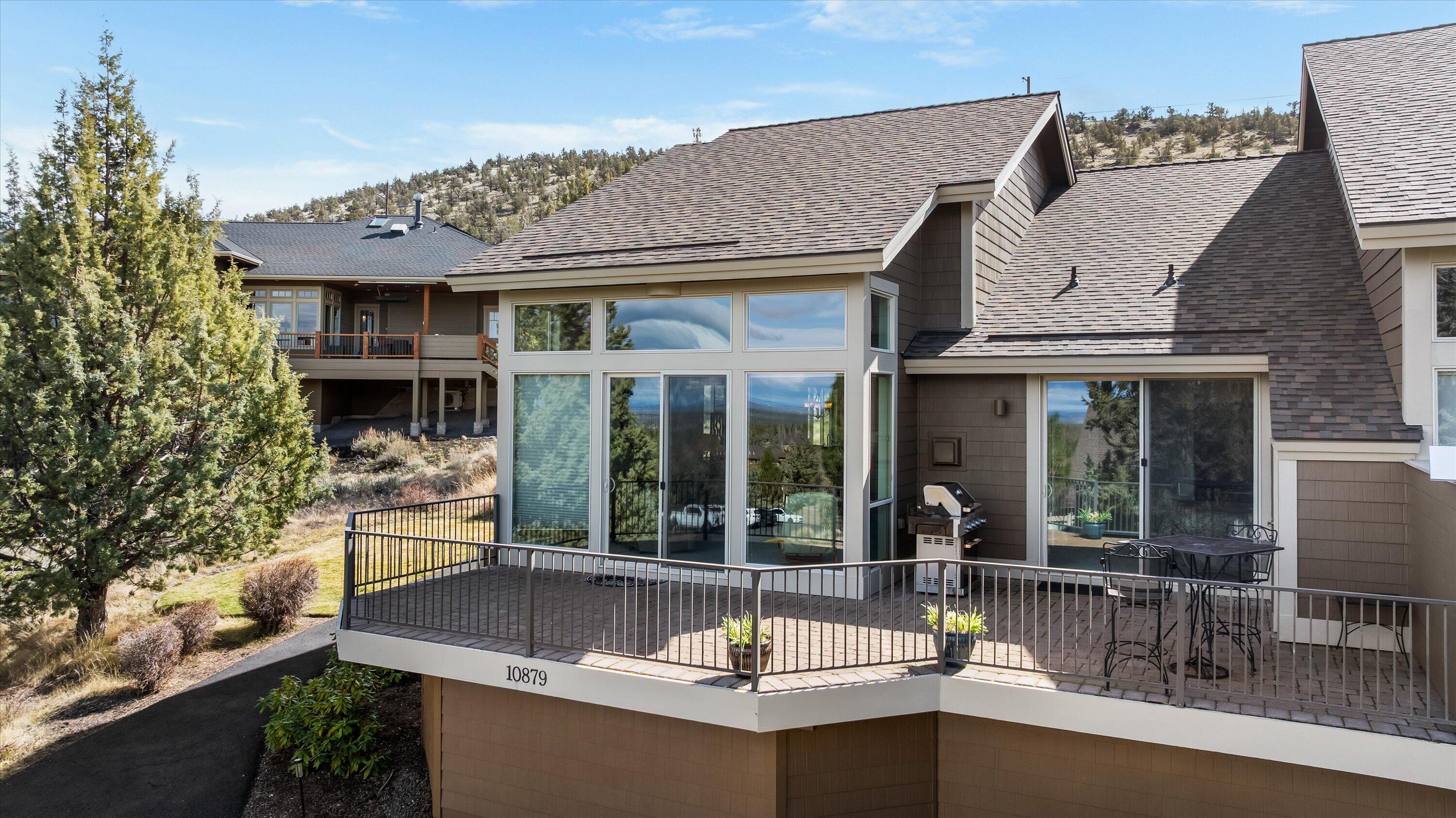 10879 Village Loop Redmond, OR 97756 - Photo 29 of 37 Deck view