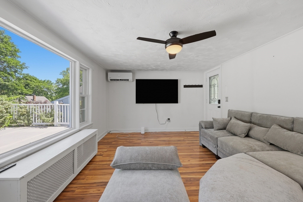 346 Oak Street Clinton, MA 01510 - Photo 6 of 23