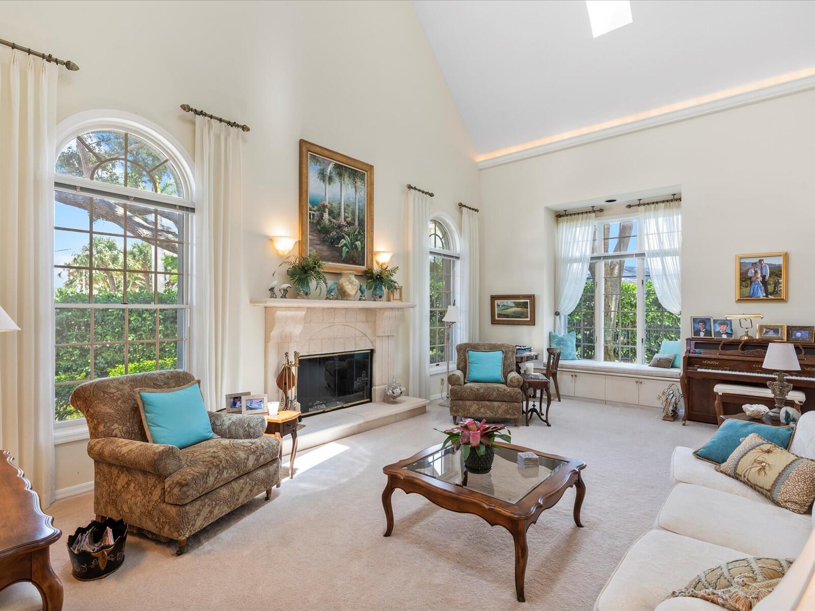 35 Tradewinds Circle Tequesta, FL 33469 - Photo 11 of 40 11 - Living Room