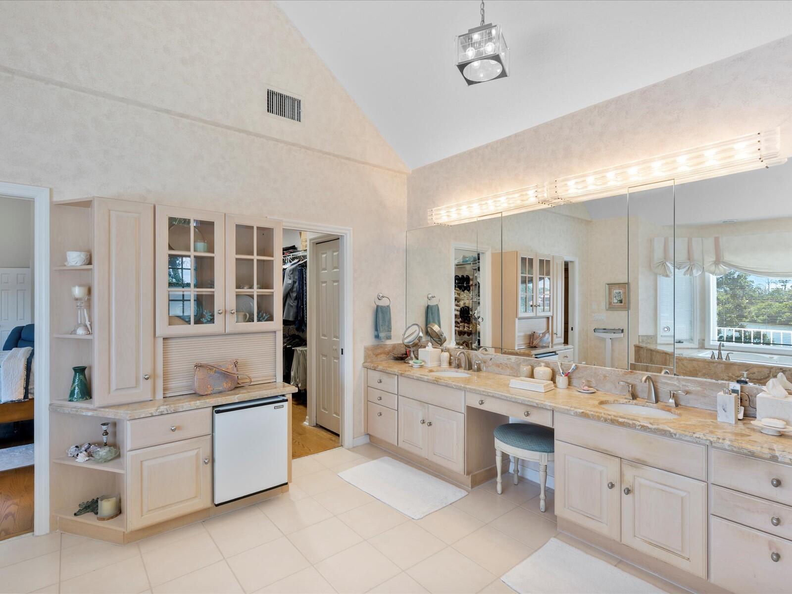 35 Tradewinds Circle Tequesta, FL 33469 - Photo 20 of 40 20 - Master Bathroom w_closet entry