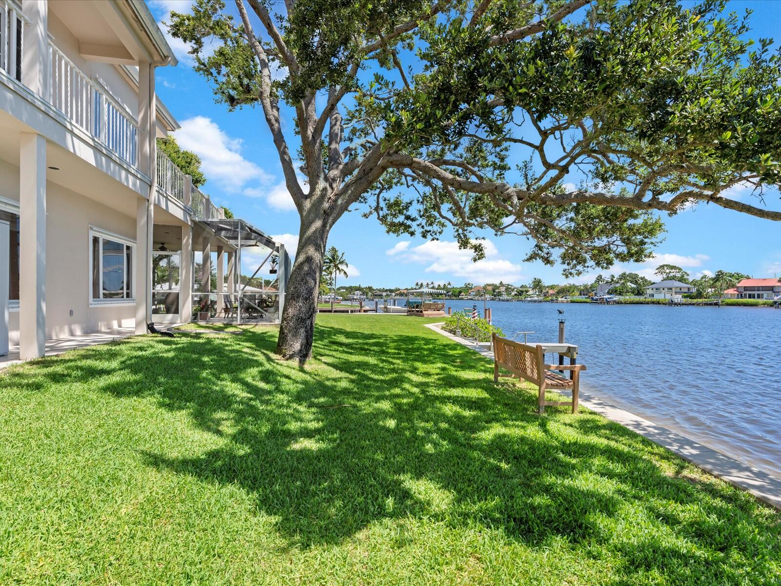 35 Tradewinds Circle Tequesta, FL 33469 - Photo 29 of 40 29 - Exterior Back