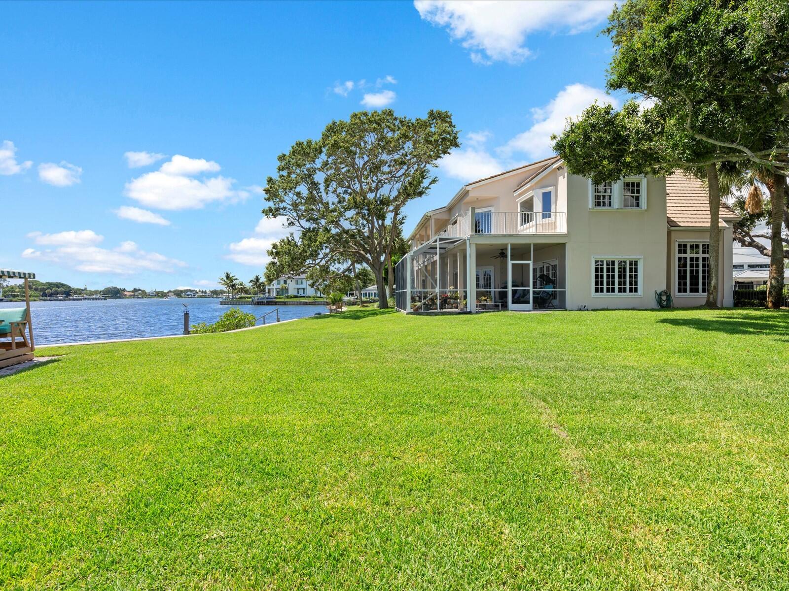 35 Tradewinds Circle Tequesta, FL 33469 - Photo 34 of 40 34 -Exterior Back