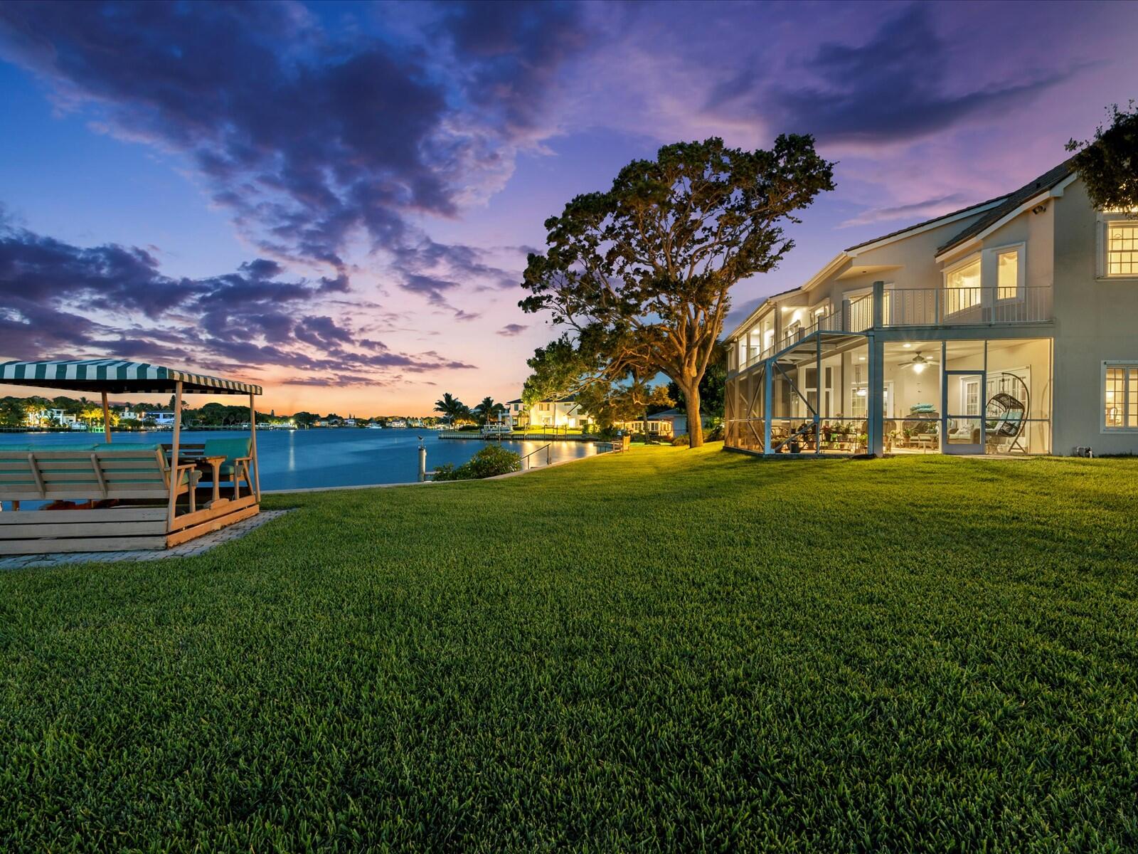 35 Tradewinds Circle Tequesta, FL 33469 - Photo 36 of 40 36 - Backyard Twilight