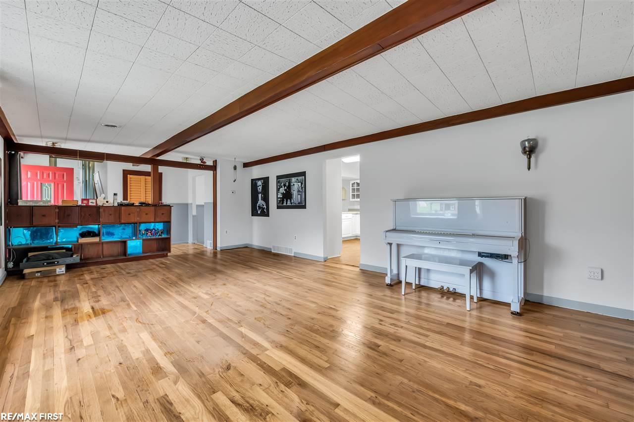 47969 Shelby Road Utica, MI 48317 - Photo 4 of 30 50078519-3.JPG