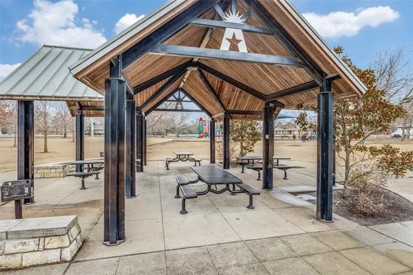 a view of living room with patio furniture and a yard