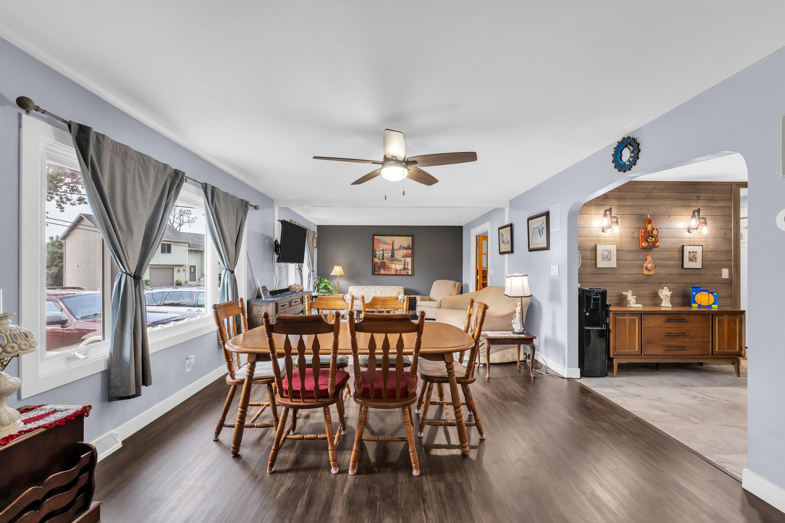 30810 Weiler Road Burlington, WI 53105 - Photo 5 of 37 There is space for a large dining room table.