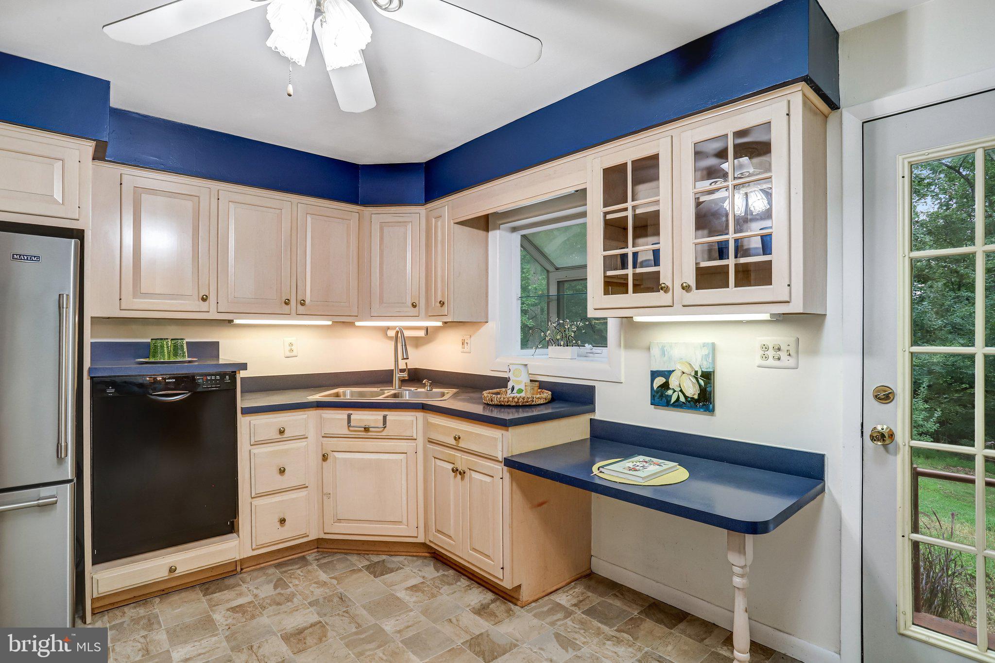 12830 Oxon Road Herndon, VA 20171 - Photo 12 of 61 Park & enter the house through the kitchen door.
.