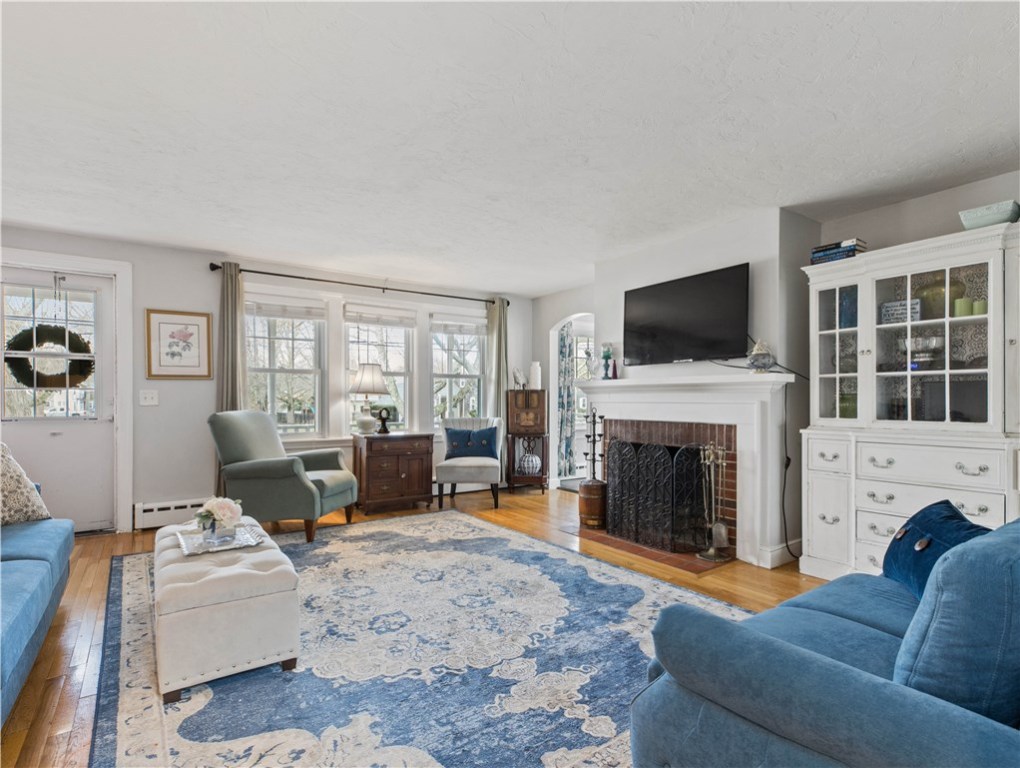 417 Sowams Road Barrington, RI 02806 - Photo 4 of 23 Spacious Living with entrance from Farmer's Porch