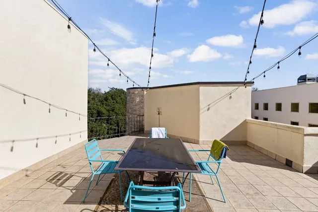 $475,000 | 1 Crystal Springs Court, Unit H, The Hills, TX 78738