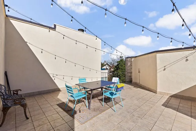 $475,000 | 1 Crystal Springs Court, Unit H, The Hills, TX 78738