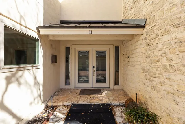 $475,000 | 1 Crystal Springs Court, Unit H, The Hills, TX 78738