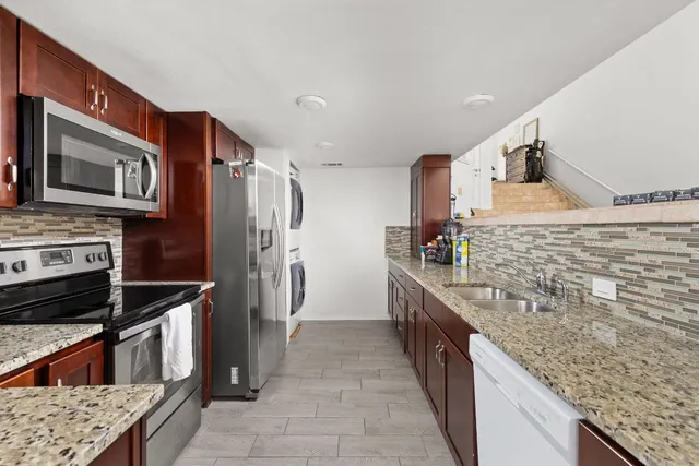 $475,000 | 1 Crystal Springs Court, Unit H, The Hills, TX 78738