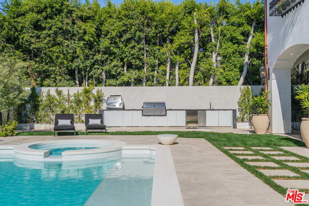 611 North Hillcrest Road Beverly Hills, CA 90210 - Photo 23 of 65