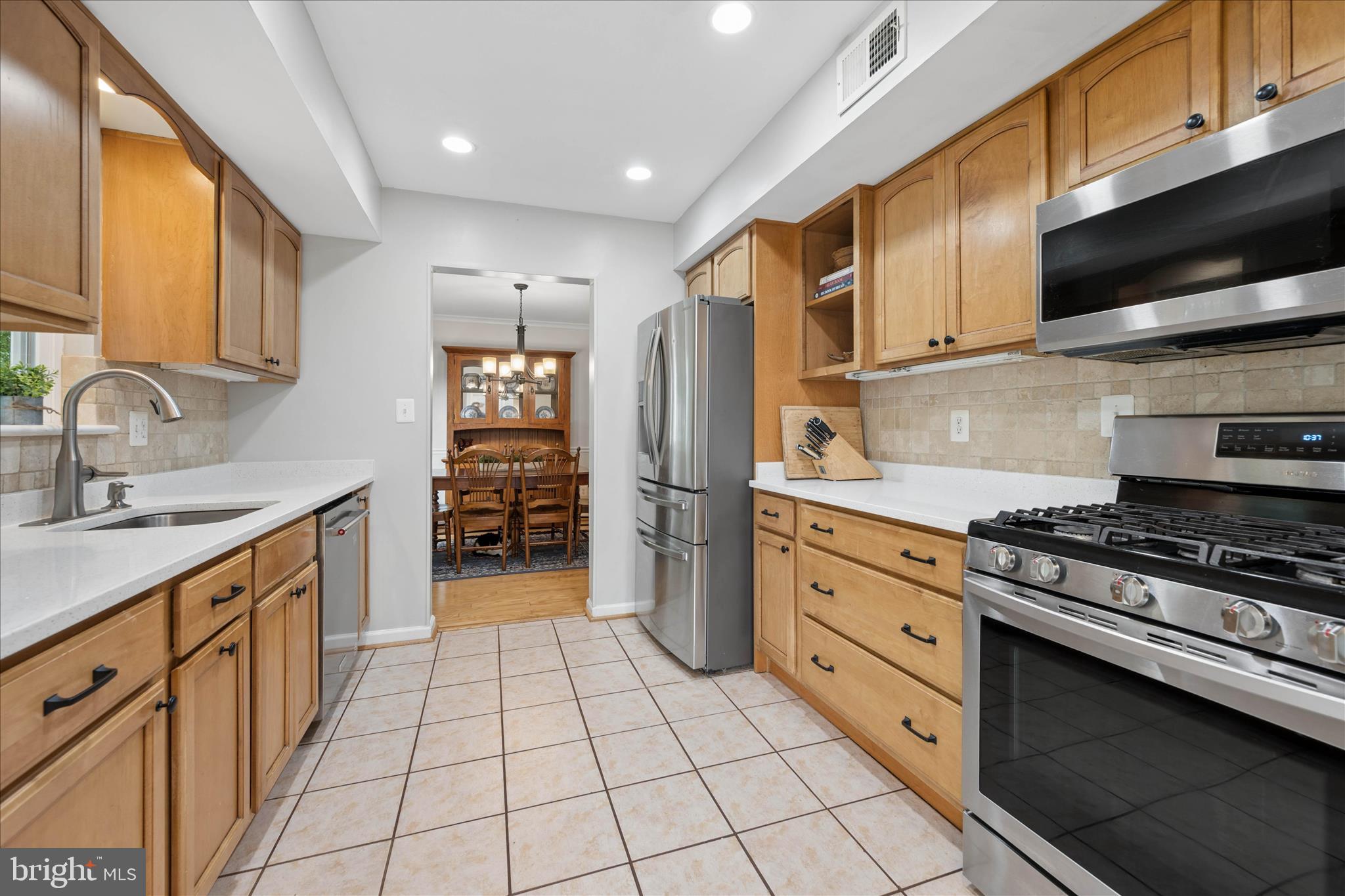 19804 Westerly Avenue Poolesville, MD 20837 - Photo 14 of 60 Kitchen