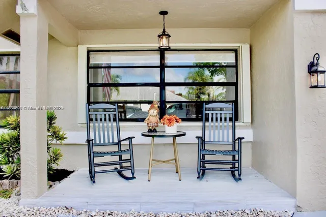 a view of entryway front of a house