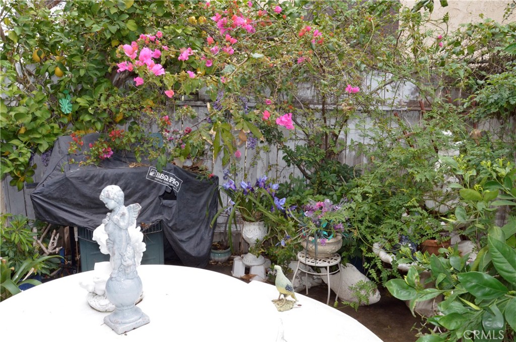 6574 Carioca Lane Riverside, CA 92506 - Photo 35 of 45 a vase of flowers sitting on a table