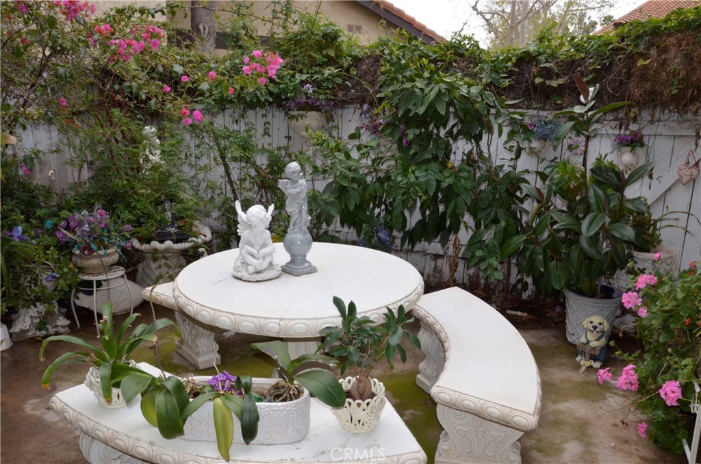 6574 Carioca Lane Riverside, CA 92506 - Photo 36 of 45 a view of an outdoor sitting area