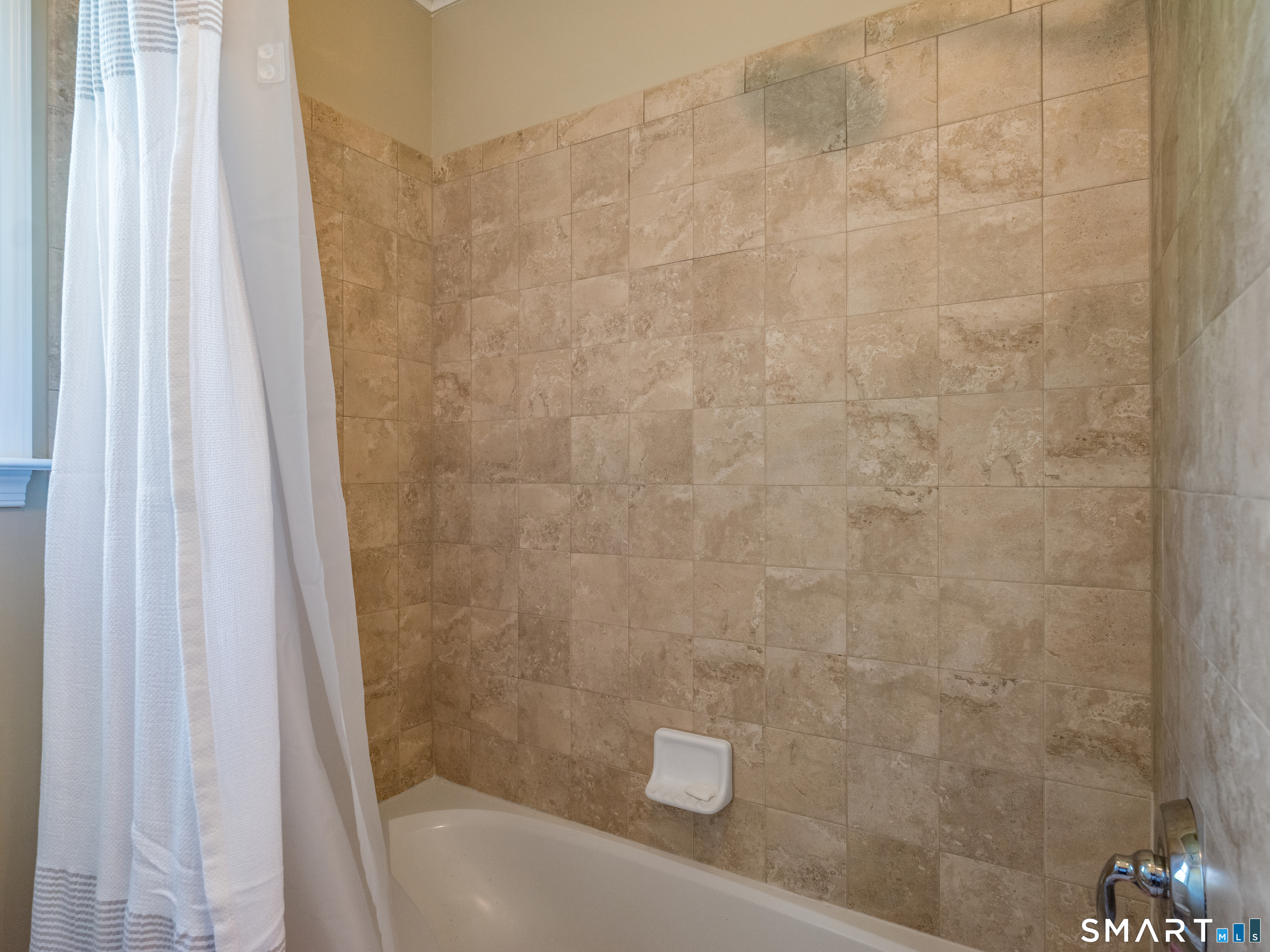 9 Weatherstone Avon, CT 06001 - Photo 28 of 40