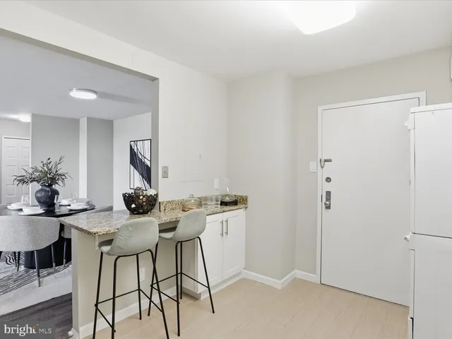 $425,000 | 1800 Old Meadow Road, Unit 1017, McLean, VA 22102