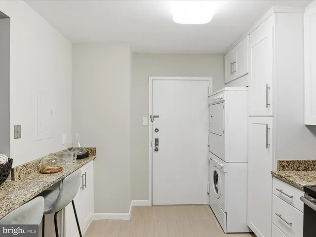 $425,000 | 1800 Old Meadow Road, Unit 1017, McLean, VA 22102