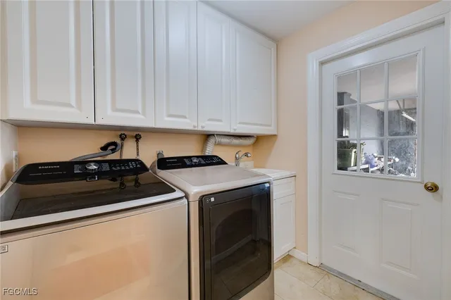 $910,000 | 1623 Southwest 6th Avenue, Cape Coral, FL 33991