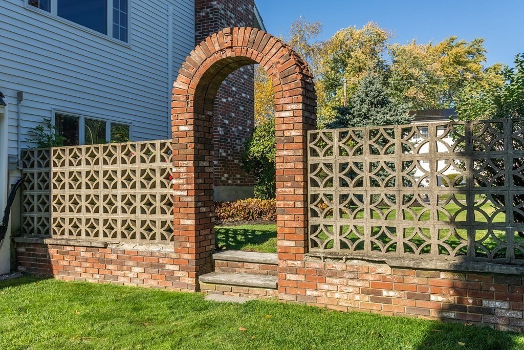 42 Harrington Road Waltham, MA 02452 - Photo 5 of 39 Gallery Image 5