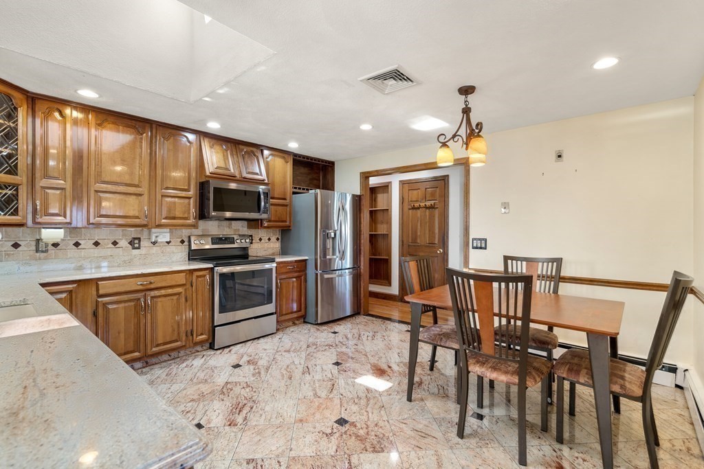 42 Harrington Road Waltham, MA 02452 - Photo 8 of 39 Gallery Image 8