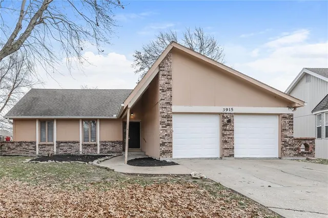 $2,305 | 3915 Regatta Drive, Lee's Summit, MO 64082