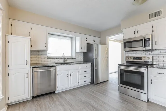 $2,305 | 3915 Regatta Drive, Lee's Summit, MO 64082