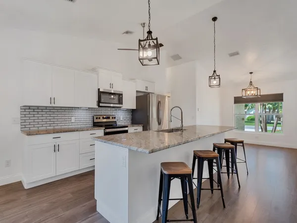 $475,000 | 1330 38th Avenue, Vero Beach, FL 32960