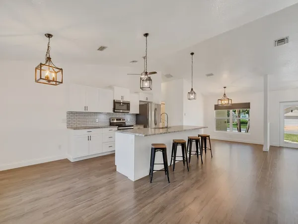 $475,000 | 1330 38th Avenue, Vero Beach, FL 32960