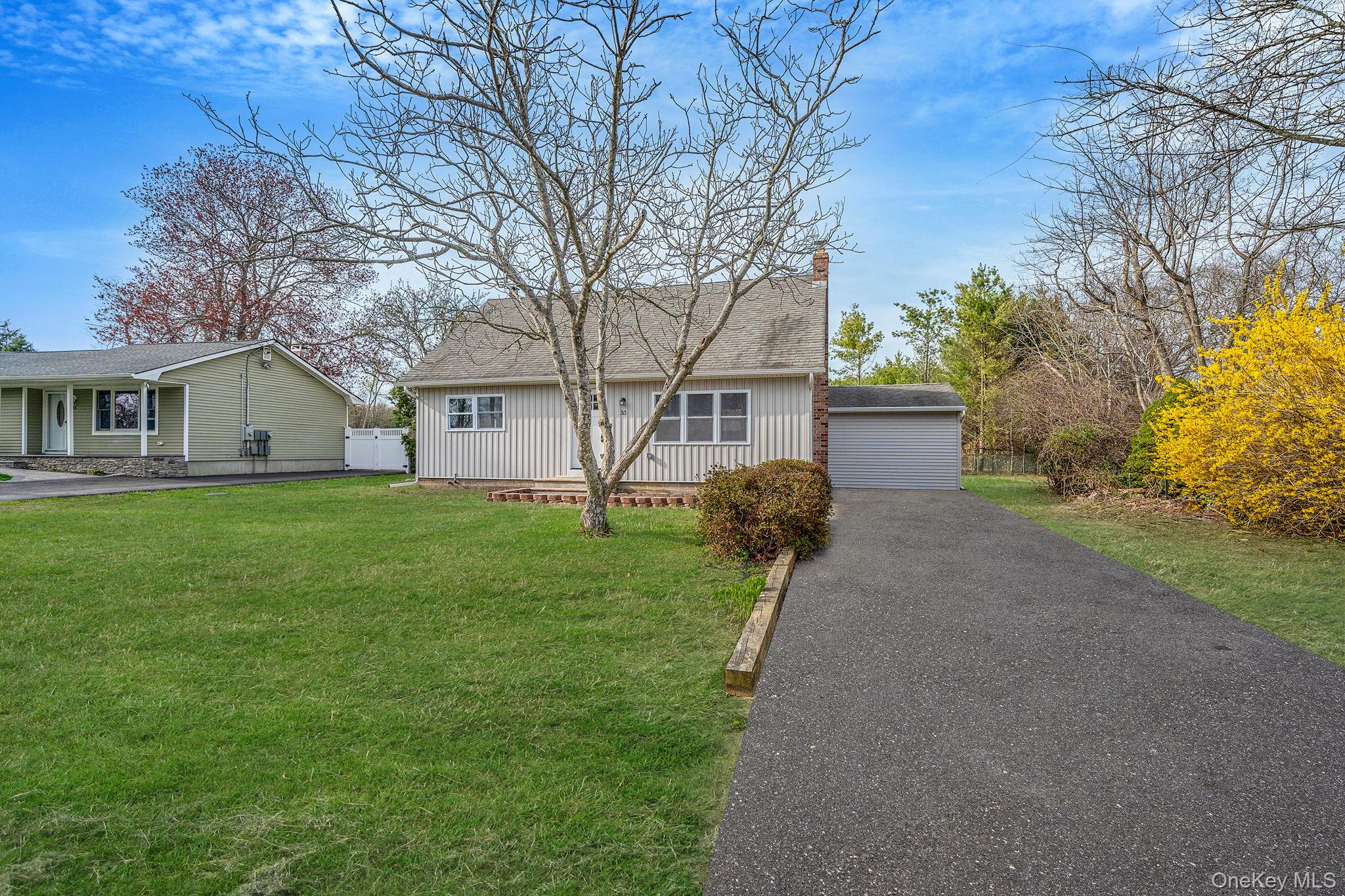 33 Harts Road East Moriches, NY 11940 - Photo 3 of 27