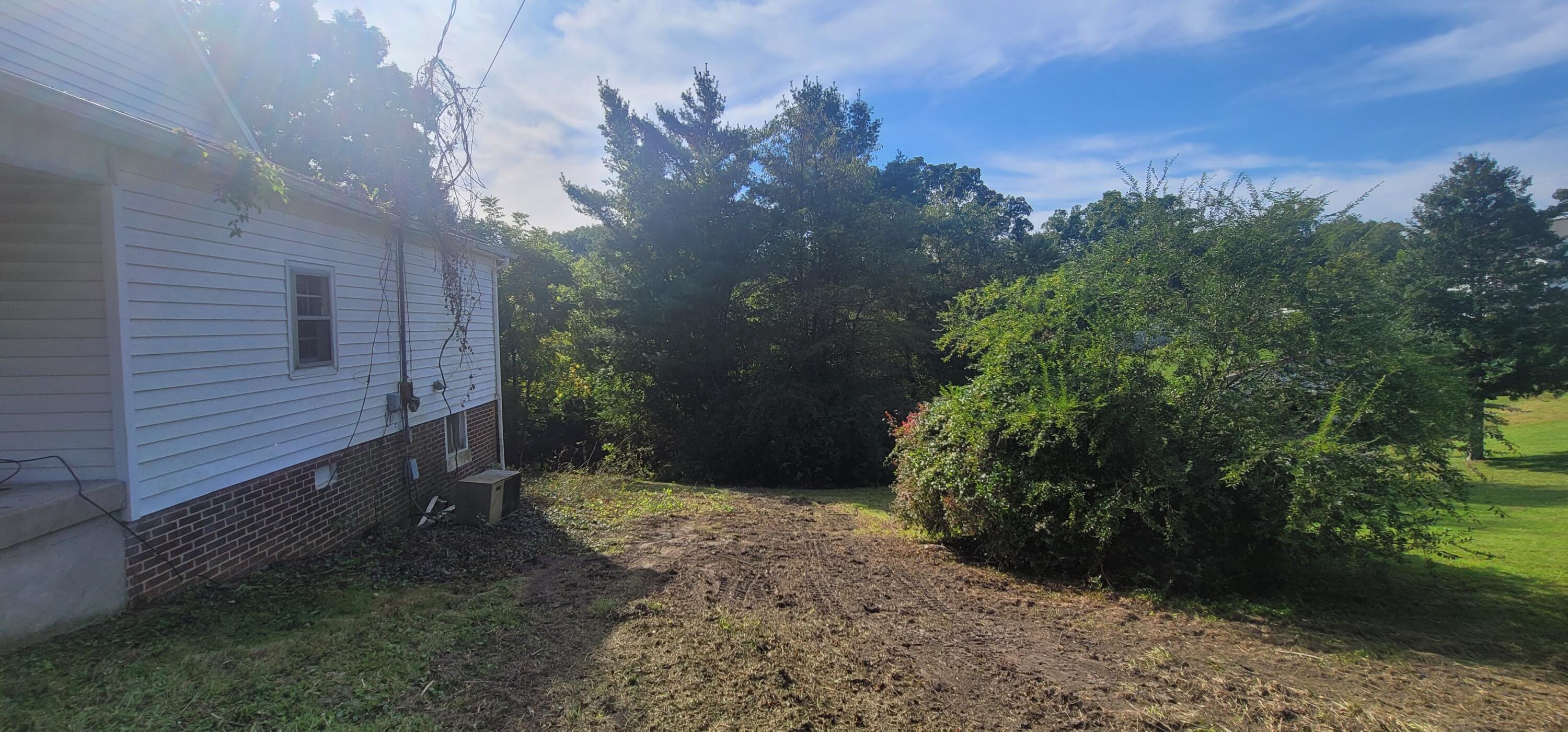116 Jesson Street Corbin, KY 40701 - Photo 12 of 15 Side yard