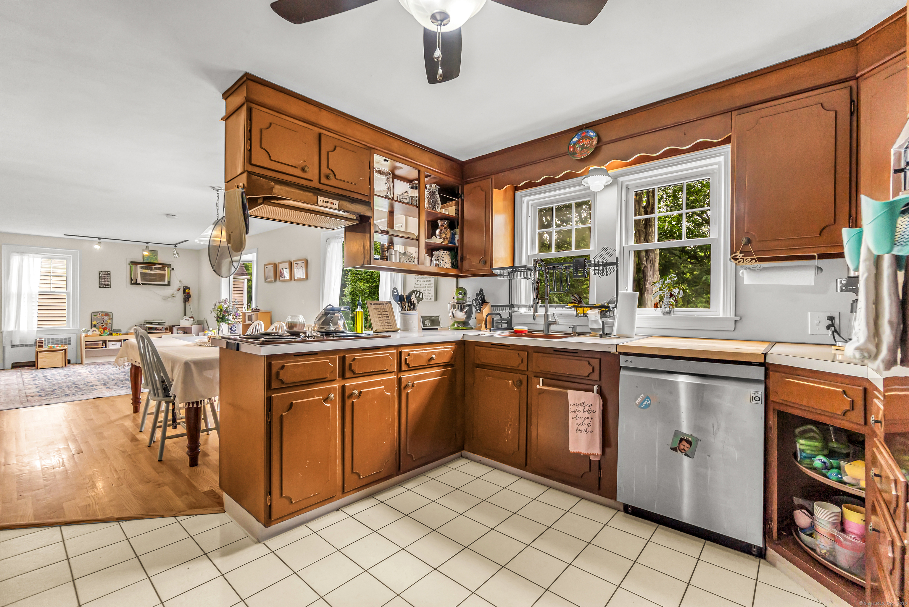 492 North Street Milford, CT 06461 - Photo 15 of 34