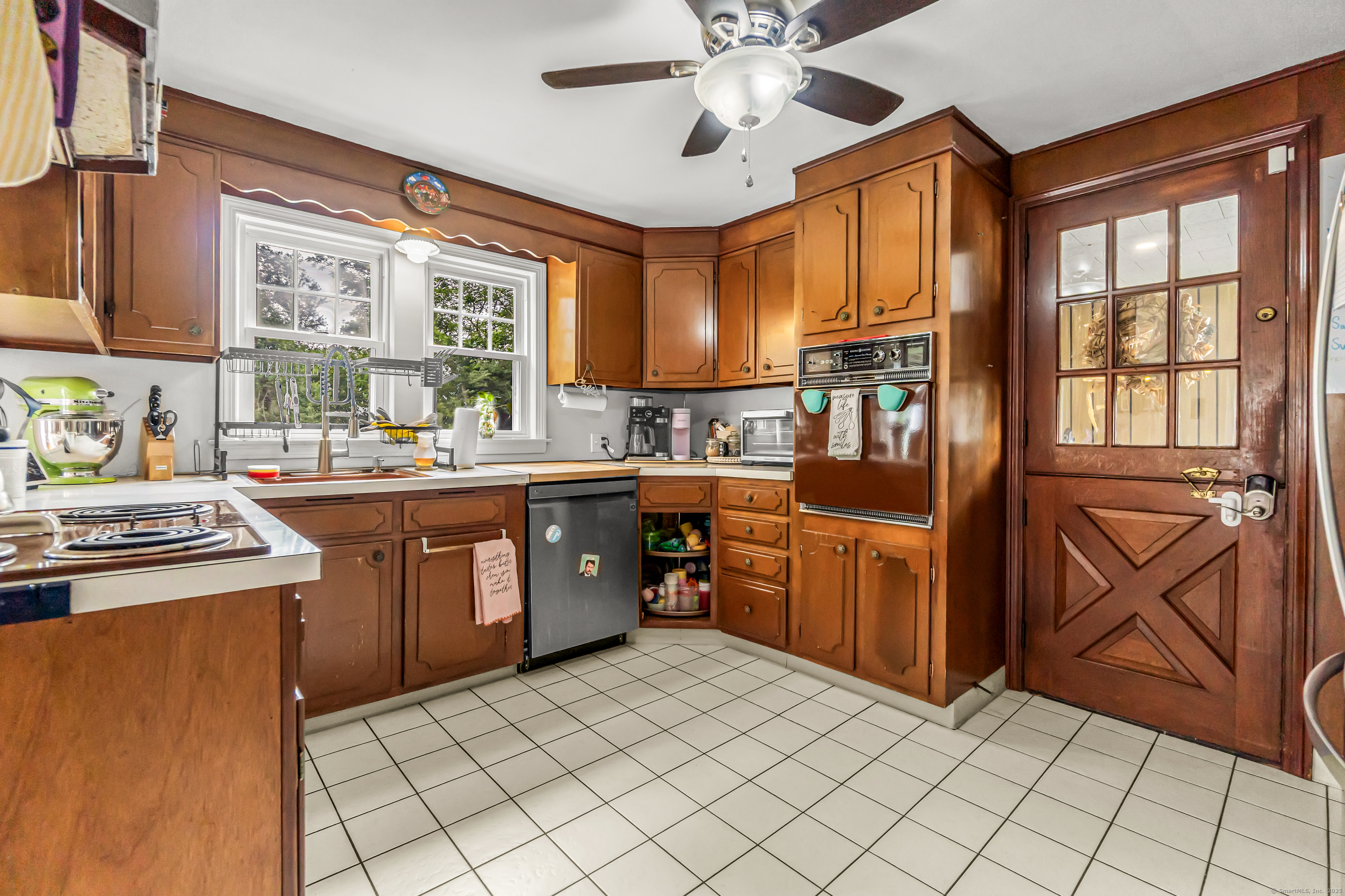 492 North Street Milford, CT 06461 - Photo 17 of 34