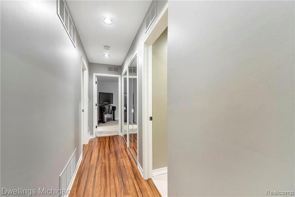 29726 Pine Ridge Circle Farmington Hills, MI 48331 - Photo 19 of 34